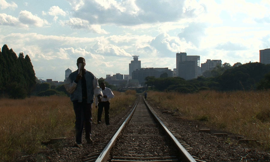 Mokoomba from one riverbank to another at the Cercle des Voyageurs