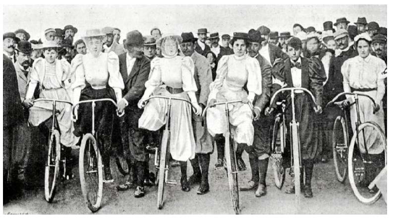 The adventurous women on bikes
